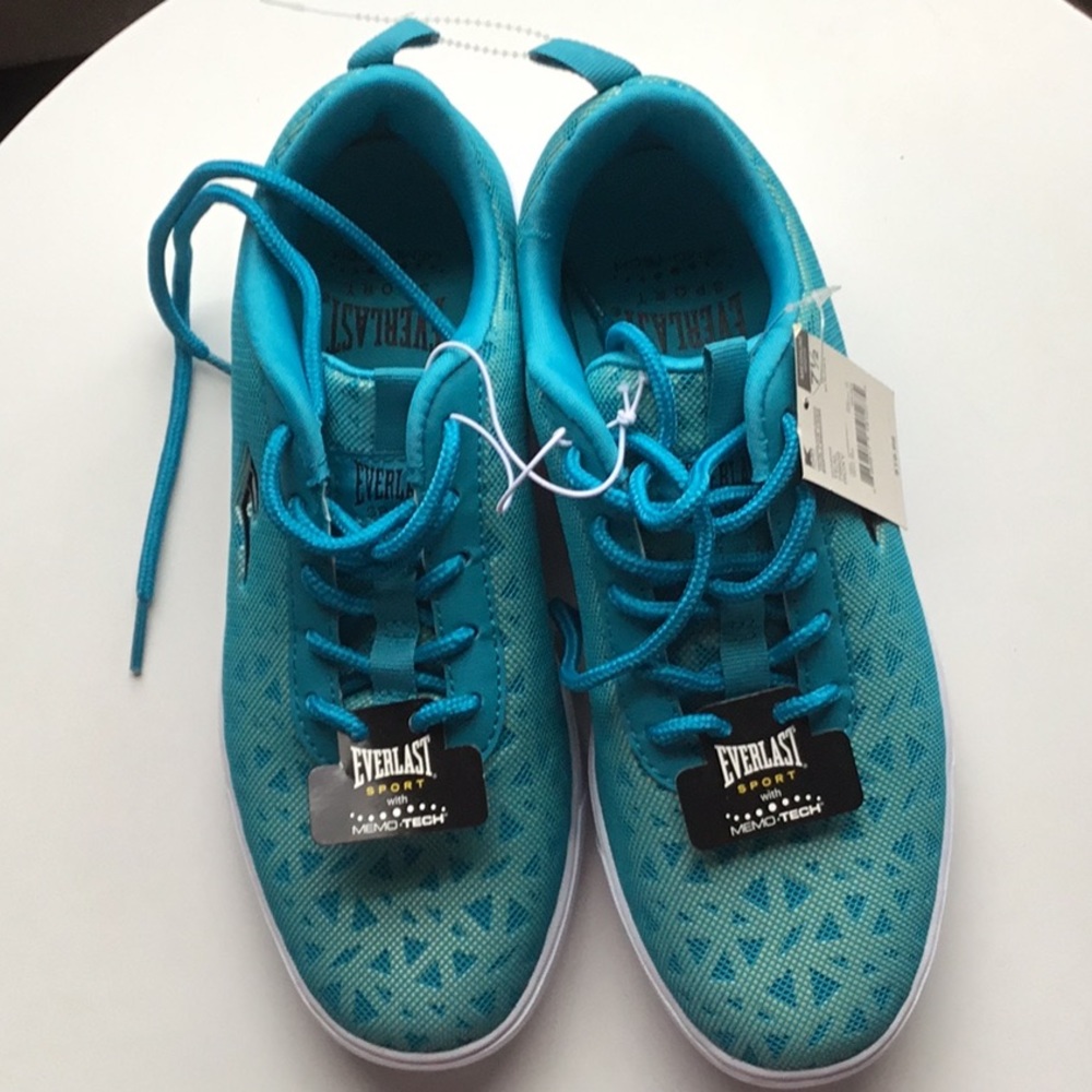 NWT (New With Tags) Everlast Sport Sneakers size 7 1/2 medium
